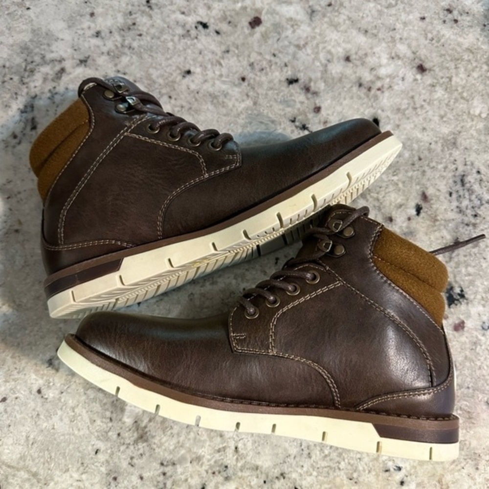 KKYC Men’s Hiking Boots size 7 NIB